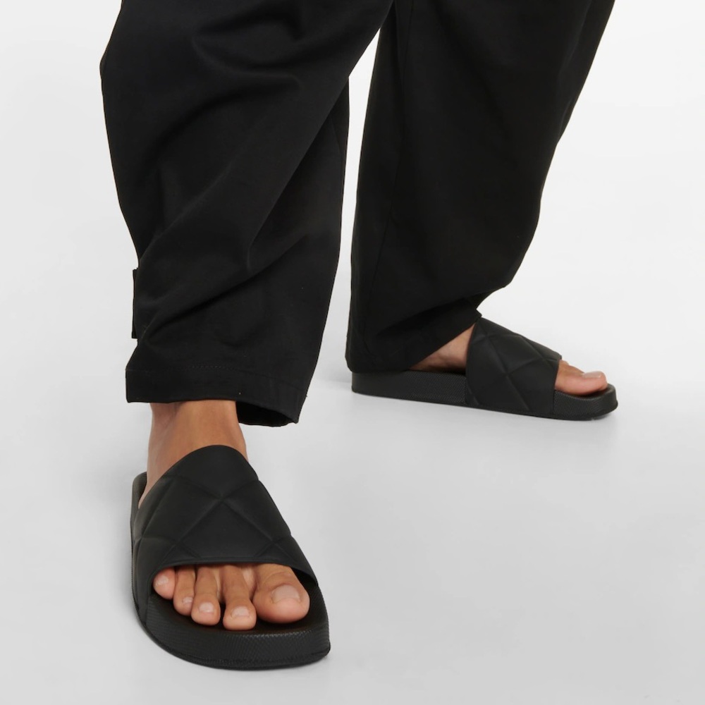 BOTTEGA VENETA RUBBER SLIDES - Picture 7 of 7